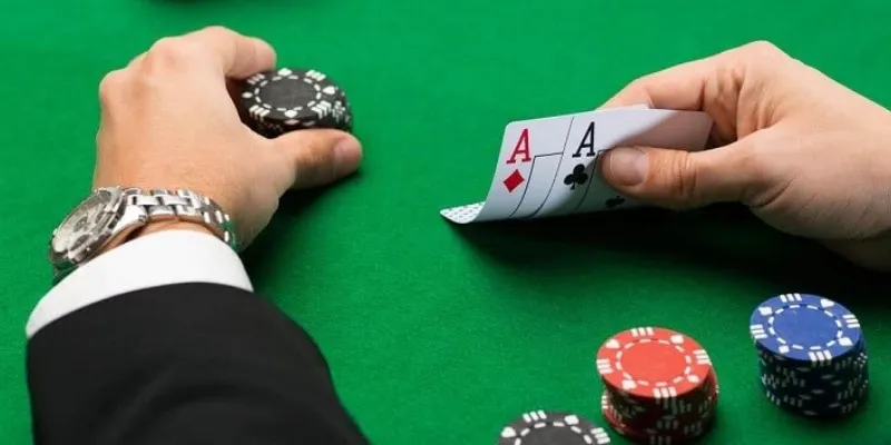 Khi nào để quyết định rút hoặc dừng trong xì dách?